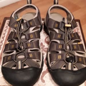 KEEN SANDALS
